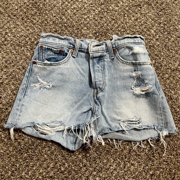 Levi’s Distressed Denim Shorts - Picture 3 of 5